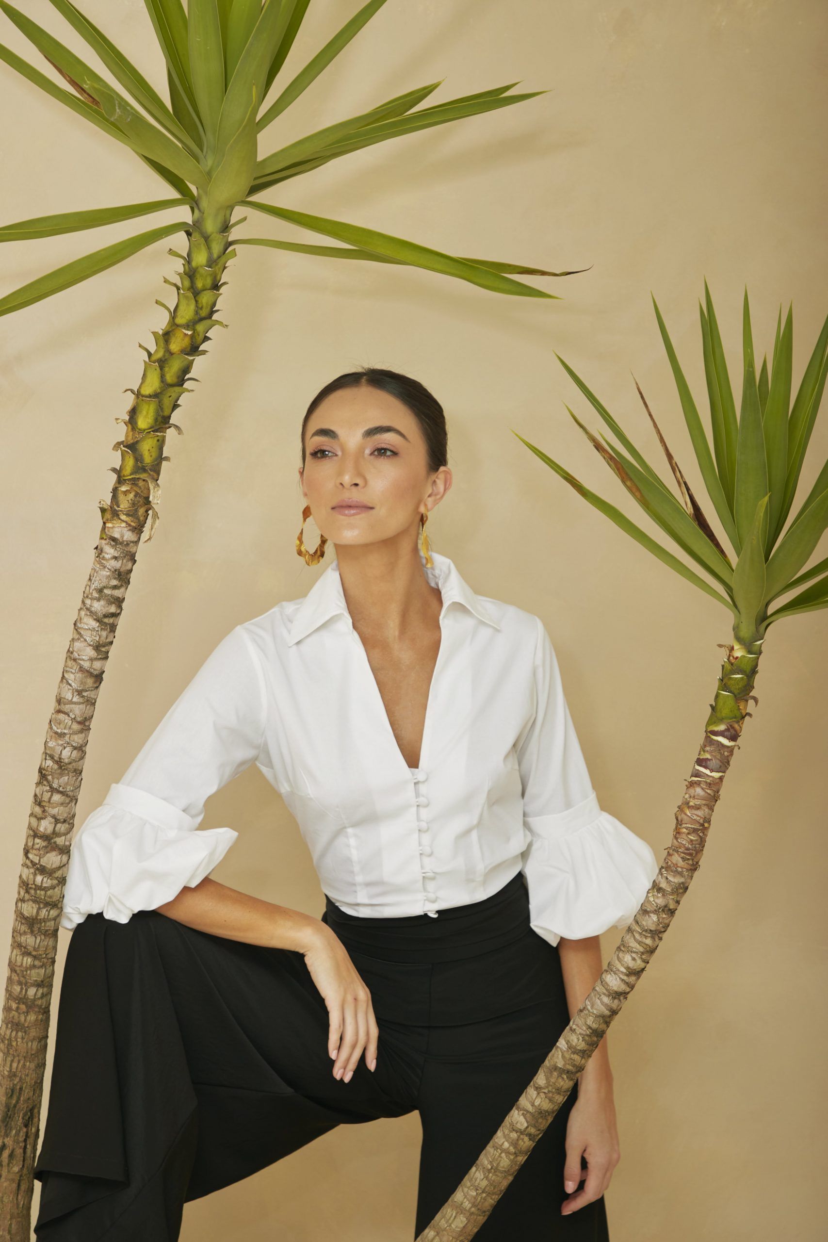 blusa blanca para la oficina